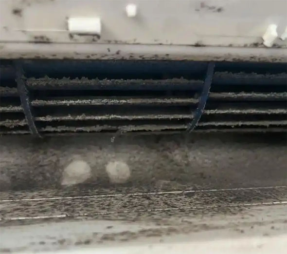 荔浦空调吹的风有股烧焦味是怎么回事